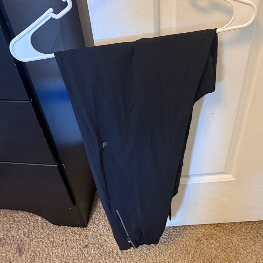 lululemon athletica Men's Black Joggers (worn maybe 3x) (make an offer OBO)